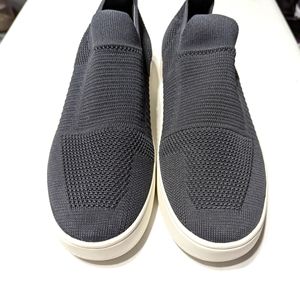 New Steve Madden slip on mesh gray sneaker 11